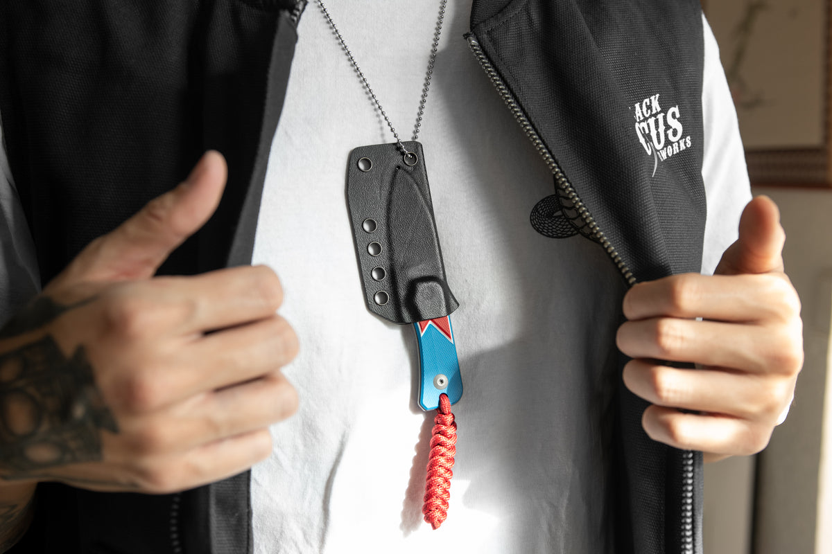Thumbs up gesture with Baby Banter fixed blade knife, Jump Edition, clipped to jacket