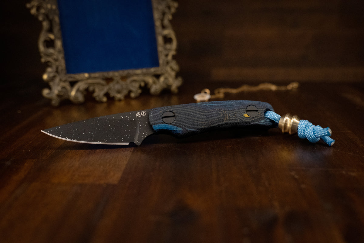 black and blue knife handle