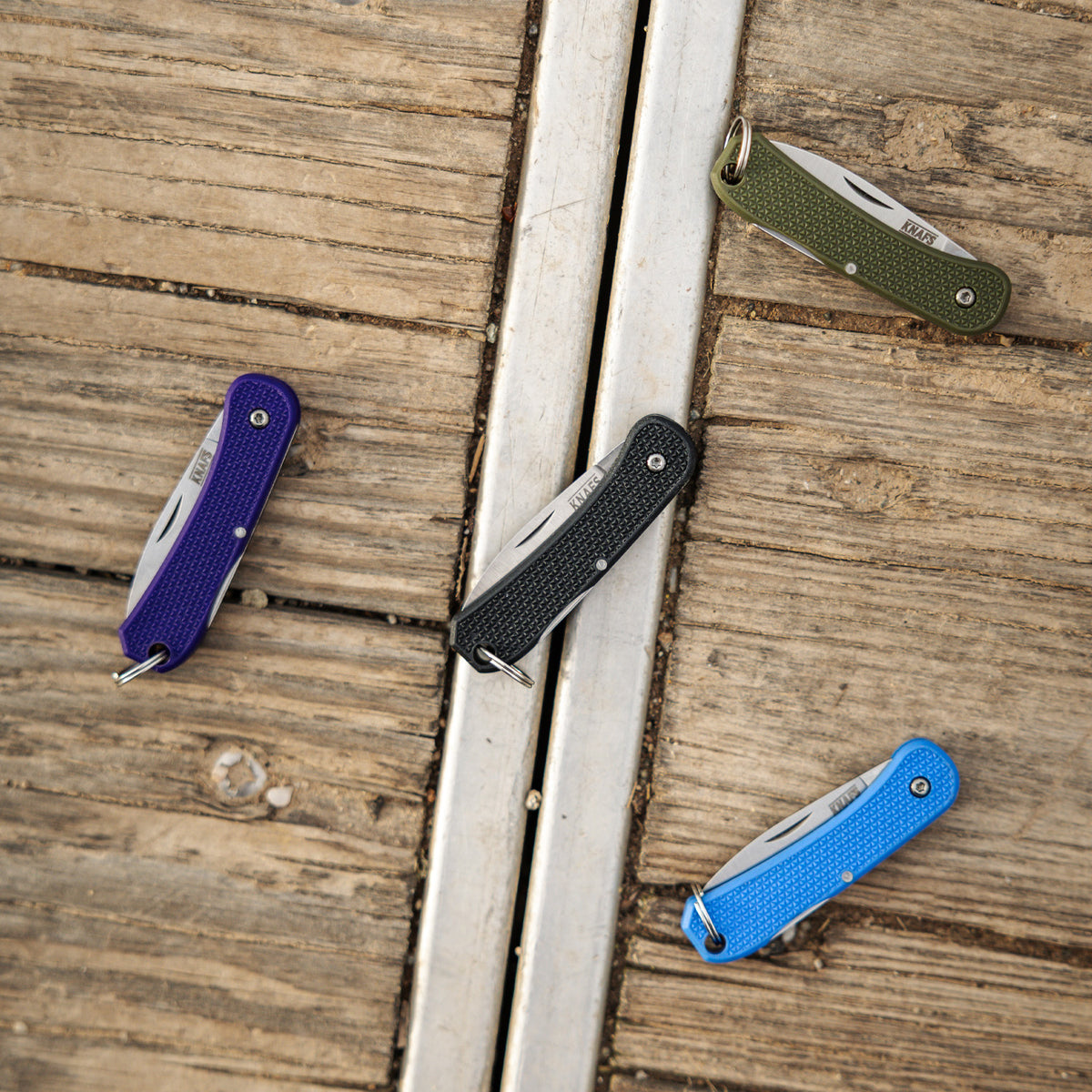 KNAFS-00424 Lander 6 knives on wood
