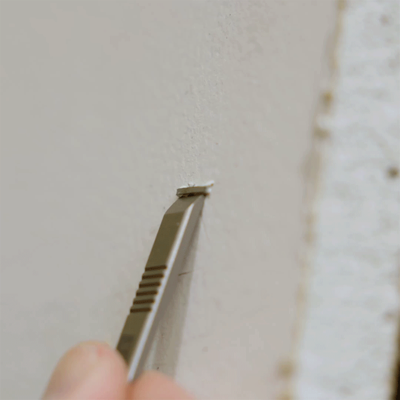 Animated GIF demonstrating Sancho pry bar prying a staple from wood